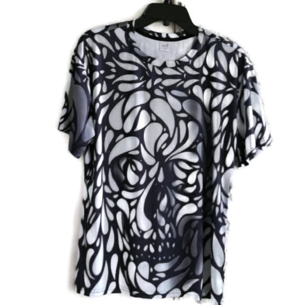 NWOT Men's hidden skull shirt